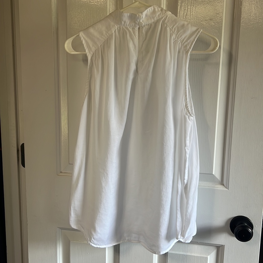 Cloth and Stone white sleeveless cotton blouse